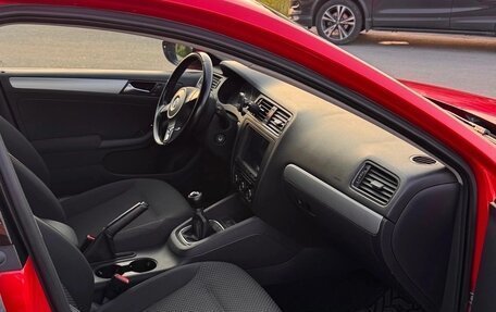 Volkswagen Jetta VI, 2011 год, 720 000 рублей, 6 фотография