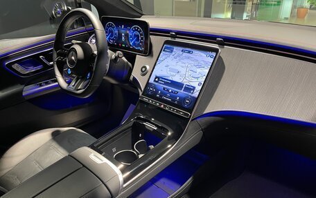 Mercedes-Benz EQE, 2022 год, 7 300 000 рублей, 17 фотография