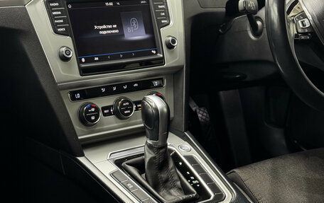 Volkswagen Passat B8 рестайлинг, 2015 год, 1 477 000 рублей, 27 фотография