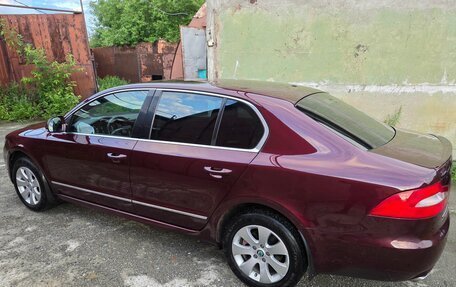 Skoda Superb III рестайлинг, 2012 год, 1 039 000 рублей, 2 фотография