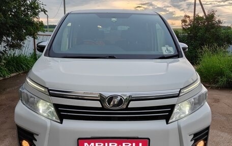 Toyota Voxy III, 2015 год, 1 800 000 рублей, 1 фотография