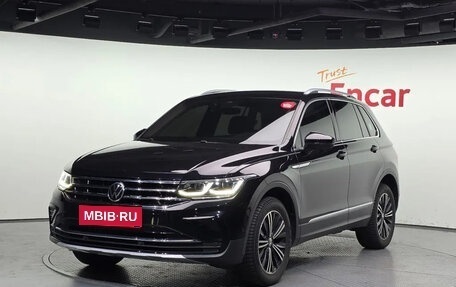 Volkswagen Tiguan II, 2021 год, 2 570 000 рублей, 1 фотография