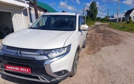 Mitsubishi Outlander III рестайлинг 3, 2020 год, 2 575 000 рублей, 1 фотография
