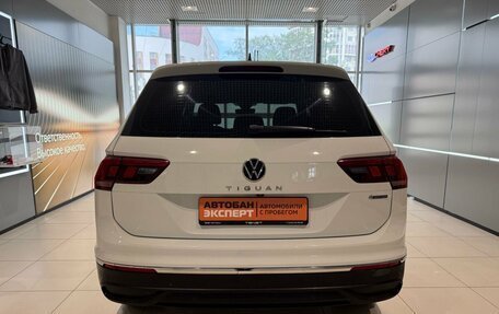 Volkswagen Tiguan II, 2021 год, 3 099 000 рублей, 5 фотография