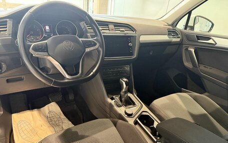Volkswagen Tiguan II, 2021 год, 3 099 000 рублей, 11 фотография