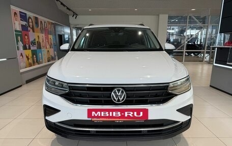 Volkswagen Tiguan II, 2021 год, 3 099 000 рублей, 2 фотография