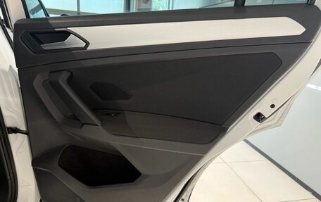 Volkswagen Tiguan II, 2021 год, 3 099 000 рублей, 14 фотография
