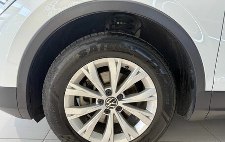 Volkswagen Tiguan II, 2021 год, 3 099 000 рублей, 20 фотография