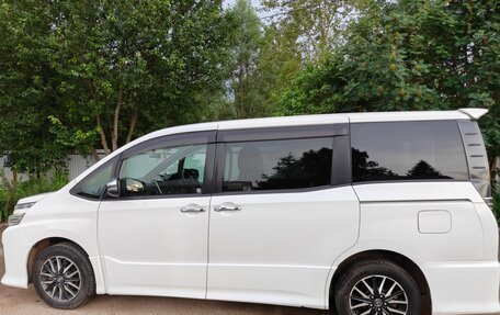 Toyota Voxy III, 2015 год, 1 800 000 рублей, 5 фотография