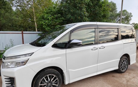 Toyota Voxy III, 2015 год, 1 800 000 рублей, 2 фотография