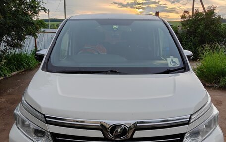 Toyota Voxy III, 2015 год, 1 800 000 рублей, 7 фотография
