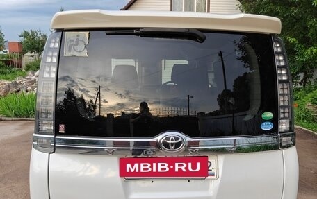 Toyota Voxy III, 2015 год, 1 800 000 рублей, 9 фотография
