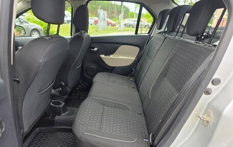 Renault Logan II, 2018 год, 850 000 рублей, 11 фотография