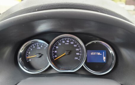 Renault Logan II, 2018 год, 850 000 рублей, 19 фотография