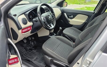 Renault Logan II, 2018 год, 850 000 рублей, 10 фотография
