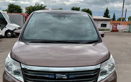 Toyota Noah III, 2016 год, 1 700 000 рублей, 4 фотография