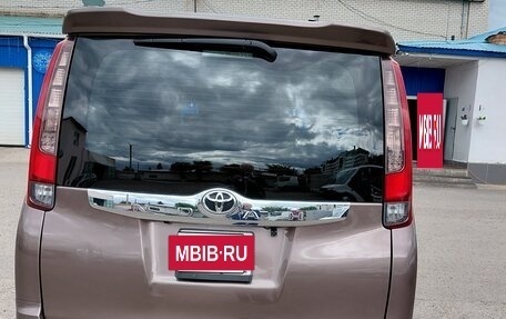 Toyota Noah III, 2016 год, 1 700 000 рублей, 5 фотография
