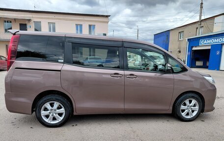 Toyota Noah III, 2016 год, 1 700 000 рублей, 6 фотография