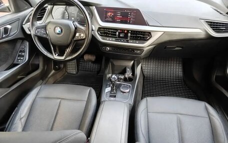 BMW 1 серия, 2021 год, 1 899 000 рублей, 9 фотография