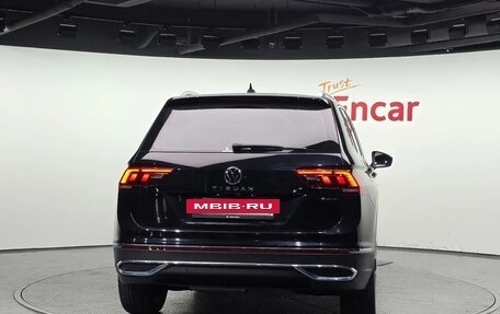 Volkswagen Tiguan II, 2021 год, 2 570 000 рублей, 4 фотография