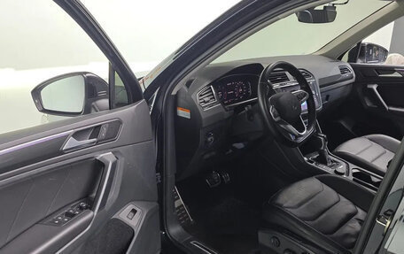Volkswagen Tiguan II, 2021 год, 2 570 000 рублей, 11 фотография