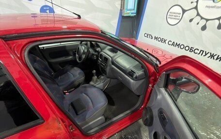 Renault Clio III, 2001 год, 150 000 рублей, 16 фотография