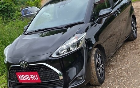 Toyota Sienta II, 2022 год, 1 500 000 рублей, 3 фотография