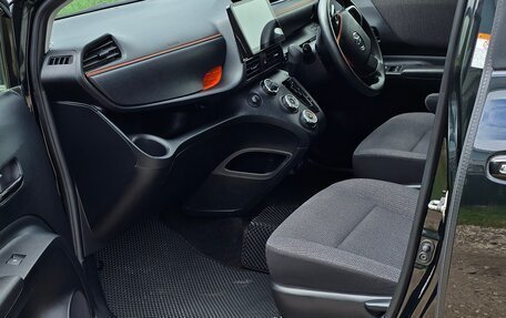 Toyota Sienta II, 2022 год, 1 500 000 рублей, 9 фотография