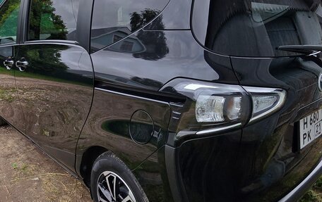Toyota Sienta II, 2022 год, 1 500 000 рублей, 18 фотография
