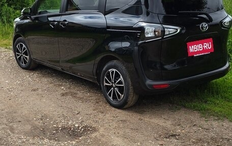 Toyota Sienta II, 2022 год, 1 500 000 рублей, 14 фотография