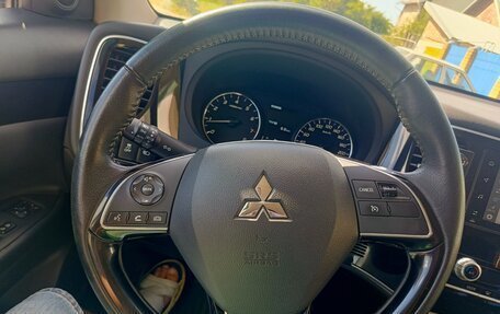 Mitsubishi Outlander III рестайлинг 3, 2020 год, 2 575 000 рублей, 9 фотография