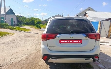 Mitsubishi Outlander III рестайлинг 3, 2020 год, 2 575 000 рублей, 5 фотография