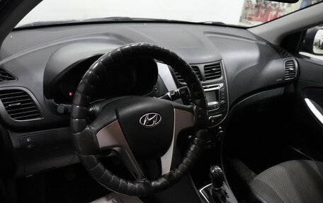 Hyundai Solaris II рестайлинг, 2016 год, 1 000 000 рублей, 8 фотография
