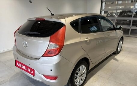 Hyundai Solaris II рестайлинг, 2013 год, 850 000 рублей, 4 фотография