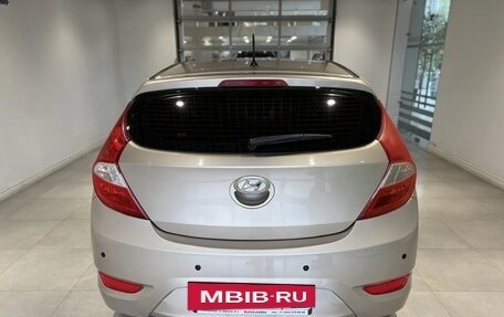 Hyundai Solaris II рестайлинг, 2013 год, 850 000 рублей, 5 фотография