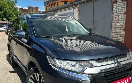 Mitsubishi Outlander III рестайлинг 3, 2020 год, 2 140 000 рублей, 1 фотография