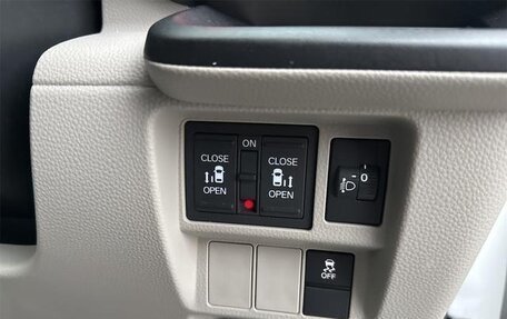 Honda Stepwgn, 2023 год, 1 730 000 рублей, 15 фотография