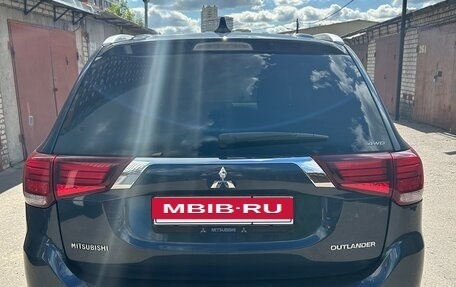Mitsubishi Outlander III рестайлинг 3, 2020 год, 2 140 000 рублей, 4 фотография