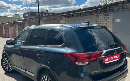 Mitsubishi Outlander III рестайлинг 3, 2020 год, 2 140 000 рублей, 6 фотография