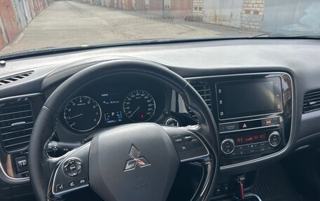 Mitsubishi Outlander III рестайлинг 3, 2020 год, 2 140 000 рублей, 7 фотография