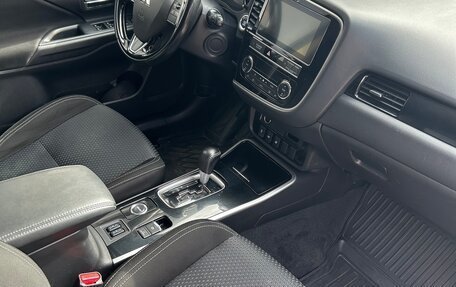 Mitsubishi Outlander III рестайлинг 3, 2020 год, 2 140 000 рублей, 8 фотография