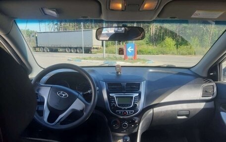 Hyundai Solaris II рестайлинг, 2012 год, 700 000 рублей, 2 фотография