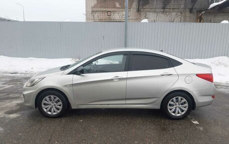 Hyundai Solaris II рестайлинг, 2012 год, 700 000 рублей, 4 фотография