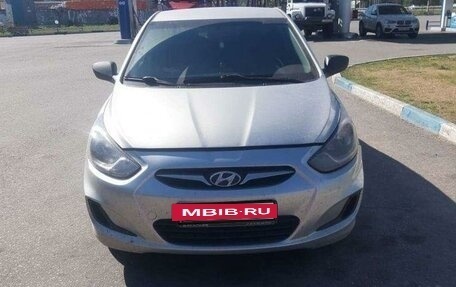 Hyundai Solaris II рестайлинг, 2012 год, 700 000 рублей, 3 фотография