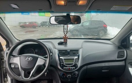 Hyundai Solaris II рестайлинг, 2012 год, 700 000 рублей, 8 фотография