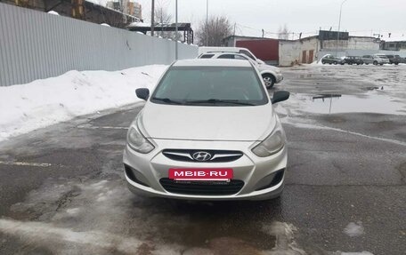 Hyundai Solaris II рестайлинг, 2012 год, 700 000 рублей, 10 фотография