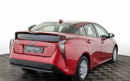 Toyota Prius IV XW50, 2017 год, 1 930 000 рублей, 5 фотография