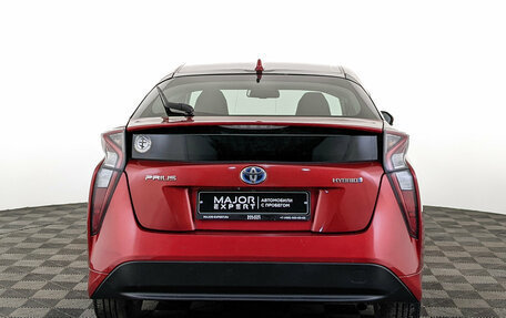 Toyota Prius IV XW50, 2017 год, 1 930 000 рублей, 6 фотография
