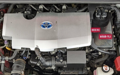 Toyota Prius IV XW50, 2017 год, 1 930 000 рублей, 9 фотография