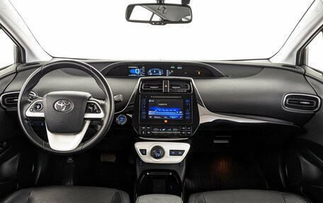 Toyota Prius IV XW50, 2017 год, 1 930 000 рублей, 14 фотография